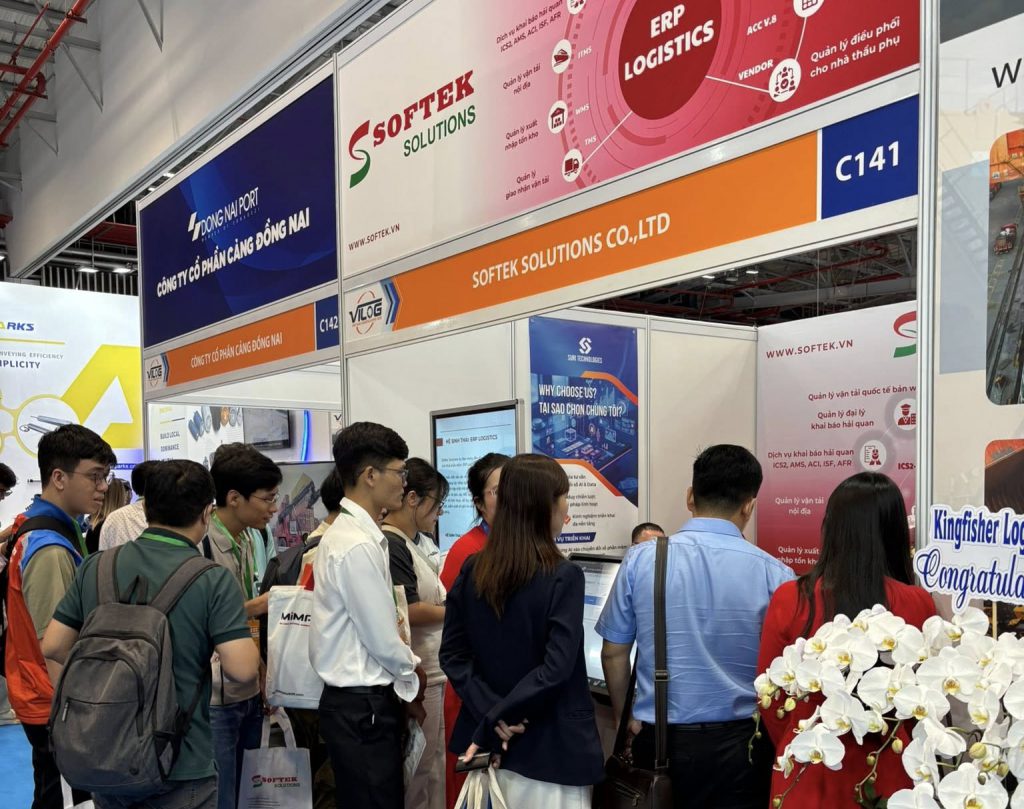Gian hàng của Softek Solutions tại triển lãm VILOG 2025, thu hút nhiều khách tham quan đến tìm hiểu về giải pháp ERP Logistics tại booth C141